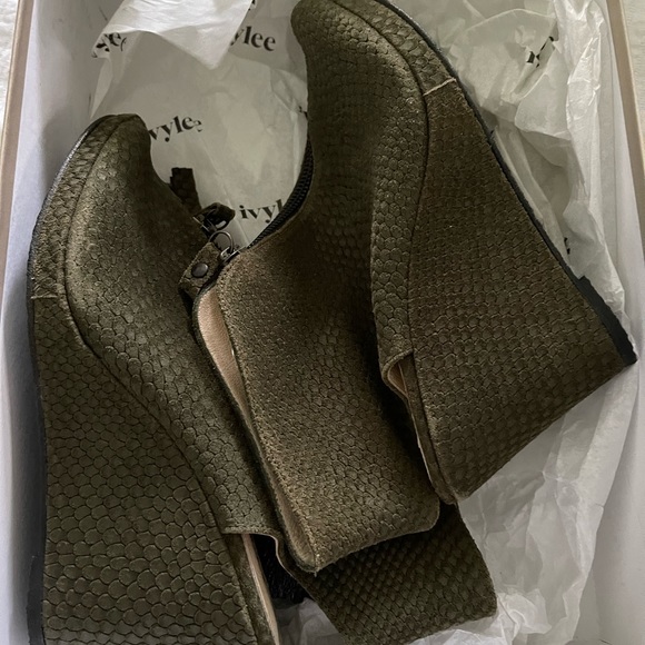 Ivy Lee - Picture 3 of 7